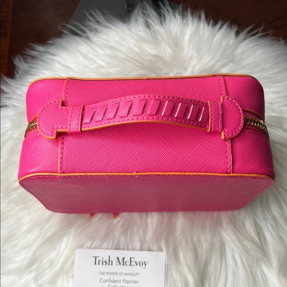 Trish McEvoy Pink Cosmetic Organizer with Eye Shadow Palette & Powder Foundation - Picture 14 of 17